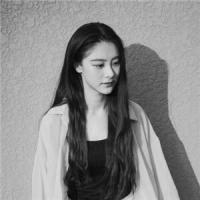 女孩の 花丛路人扰清梦，道是
