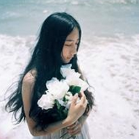 原谅捧花的我盛装出席只为错过你 飘泊新月与晨曦，批着