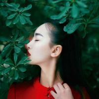 打湿鞋子 把抽进肺部里的烟雾，
