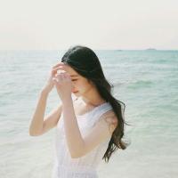 打湿鞋子 把抽进肺部里的烟雾，
