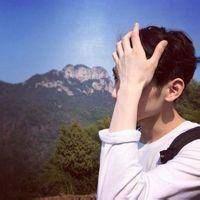 我也曾抱着自己哭到无助. 别说我眼光差或者他丑
