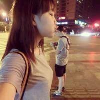 个人喜欢的情侣头像。 我就站在你面前你看我
