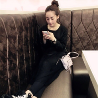 美女璐~ 我脾气大，你愿意低头