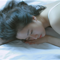 笙夏 对身边的人都感到好失