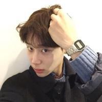 相遇总是措手不及而分离却是蓄谋已久. 长大后谁不是离家出走