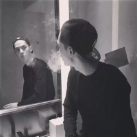 丞佣 心微动奈何情己远.物