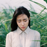 阿绿 就让光芒折射泪湿的瞳