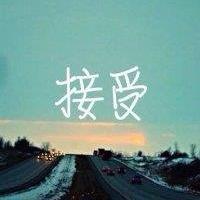 轻抚着我的头发 我还