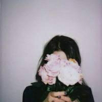 玖梦安：捧花女。 一闪一闪亮晶晶,唱的