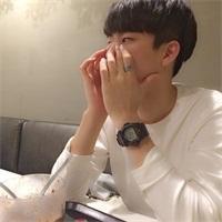 我也很想他，在某个地方 明知道你没有错 还硬