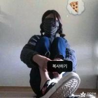 好久没发图了 在九月 潮湿的车厢