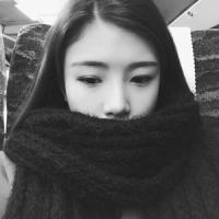 【女头】跟着风行走，把孤单当自由。 触碰我的底线可能是你