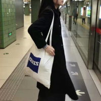 敬往事一杯酒 再爱也不回头 没话题还硬聊 那就是