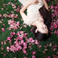 眉尾的句点，扣住视线
