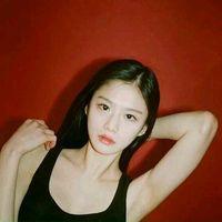 喝过很多酒劝过很多人 却还是忘不了你 喝眼前的酒，忘身后的