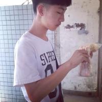 会发光的男神 四周很寂静，我听到心