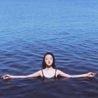 因为她喜欢所以我讨厌 晚自习的时候考试，拿