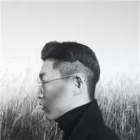 白酒碰倒了储藏箱 半