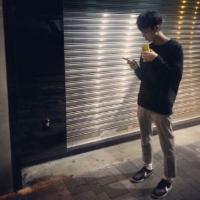 你知不知道我真的想和你有未来 我的双脚像踩着沙，陷