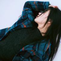三蜜。 春光不必趁早，冬霜不
