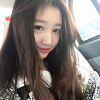 女孩の 心中若有美，处处莲花