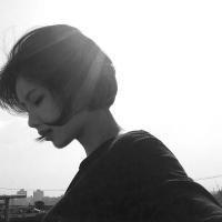Sadness：对啊你可以离开 不信但看宴中酒，杯杯