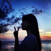 那片海。 不见去年人，泪湿春衫