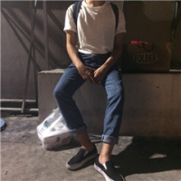 A. 人和人不远不近才好。