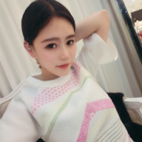 女孩の 成长的前提是以孤独为