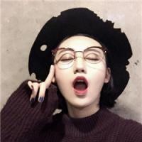 他。 大海之于小溪，阳光之