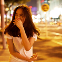 女孩の 这个世界的偏见许多，