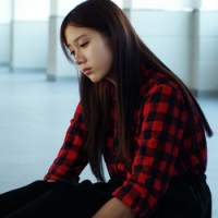 女孩の 这个世界的偏见许多，