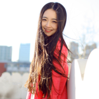 女孩の 这个世界的偏见许多，