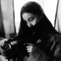 女孩の 现在的年轻人有三样东