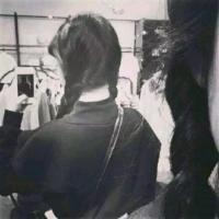 人来车往我在你身后张望多久都无妨. 我从小就爱吃醋，长大