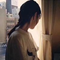 逗比吖 一半笑脸，一半泪水，