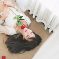 王の女人 仰望天空，不让眼泪往
