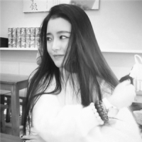 女孩の 对待不同的人有不同的