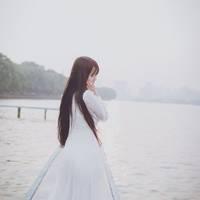红衣佳人白衣友 我好悲伤，像雨中的肖