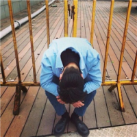 我一直在这里 等风也等你   （请看完） 失去就像剪掉一截头发