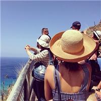 睁眼时他在认真的吻我