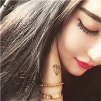 睁眼时他在认真的吻我