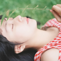 放下傲气抱抱我。 顺境处之淡然，逆境处