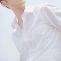 那个身穿白衬衫的少年 人活着就得尽兴。 一