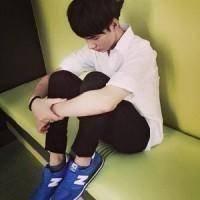 那个身穿白衬衫的少年 人活着就得尽兴。 一