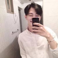那个身穿白衬衫的少年 人活着就得尽兴。 一