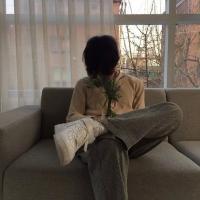 也许幸福就是：小狗慵