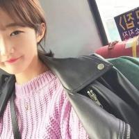 前面阳光正面照过来 眼睛也不愿意睁开 岂能尽如人意，但求无