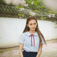 万千宠爱也好 一路独行也罢 受过多深的伤 就能反