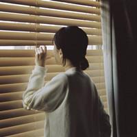 顾浪女 这个城市，到处吹着思